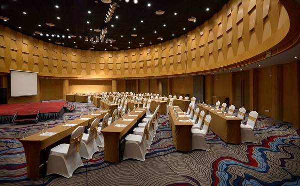 Cách chụp ảnh khách sạn buổi tối để ánh sáng lung linh và sắc nét